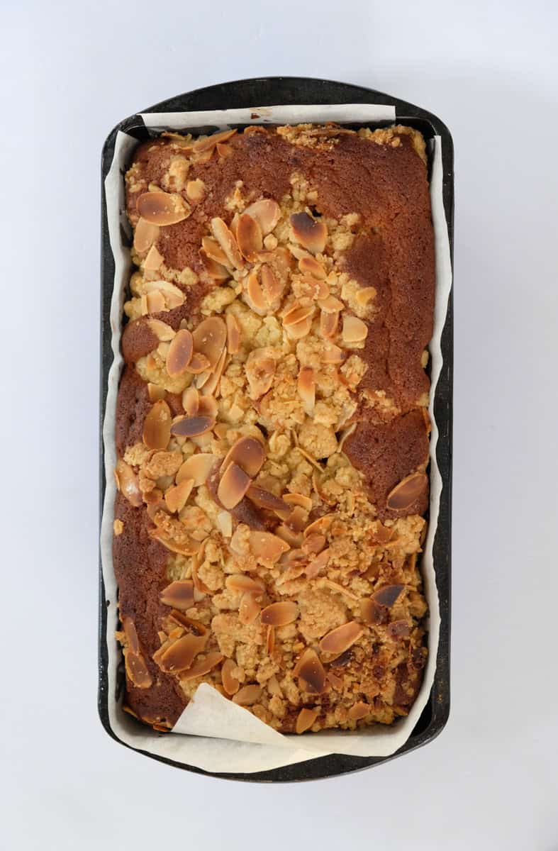Image shows step 6 of how to make an almond and apricot cake.
