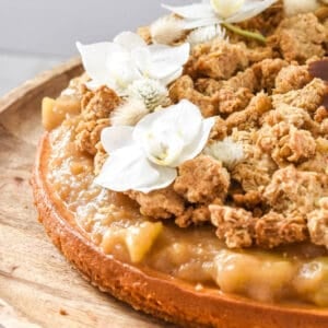 Apple Crumble Cheesecake
