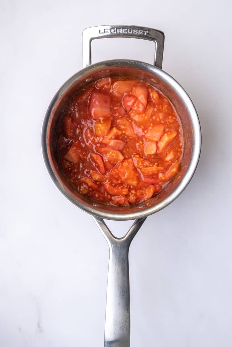 Image showing step 2 of how to make the guava compote.