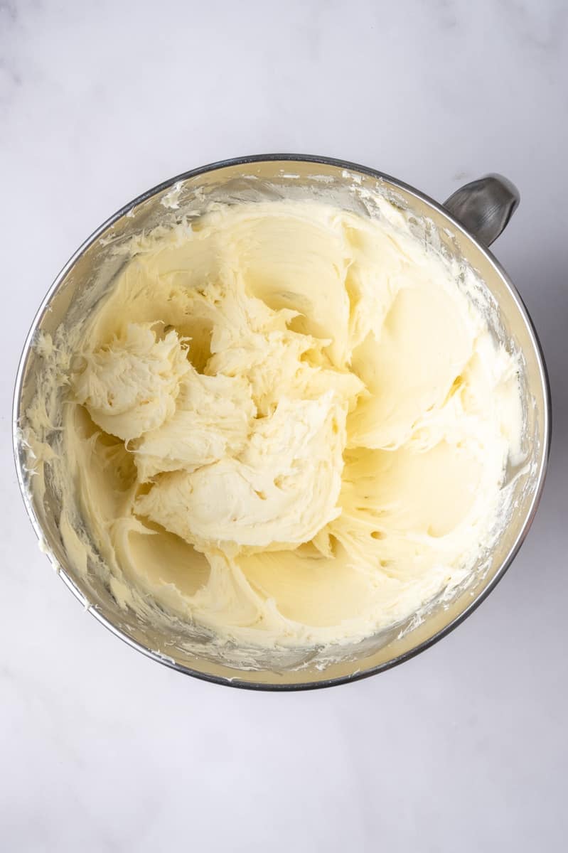 Image showing step 3 of how to make a guava cheesecake.