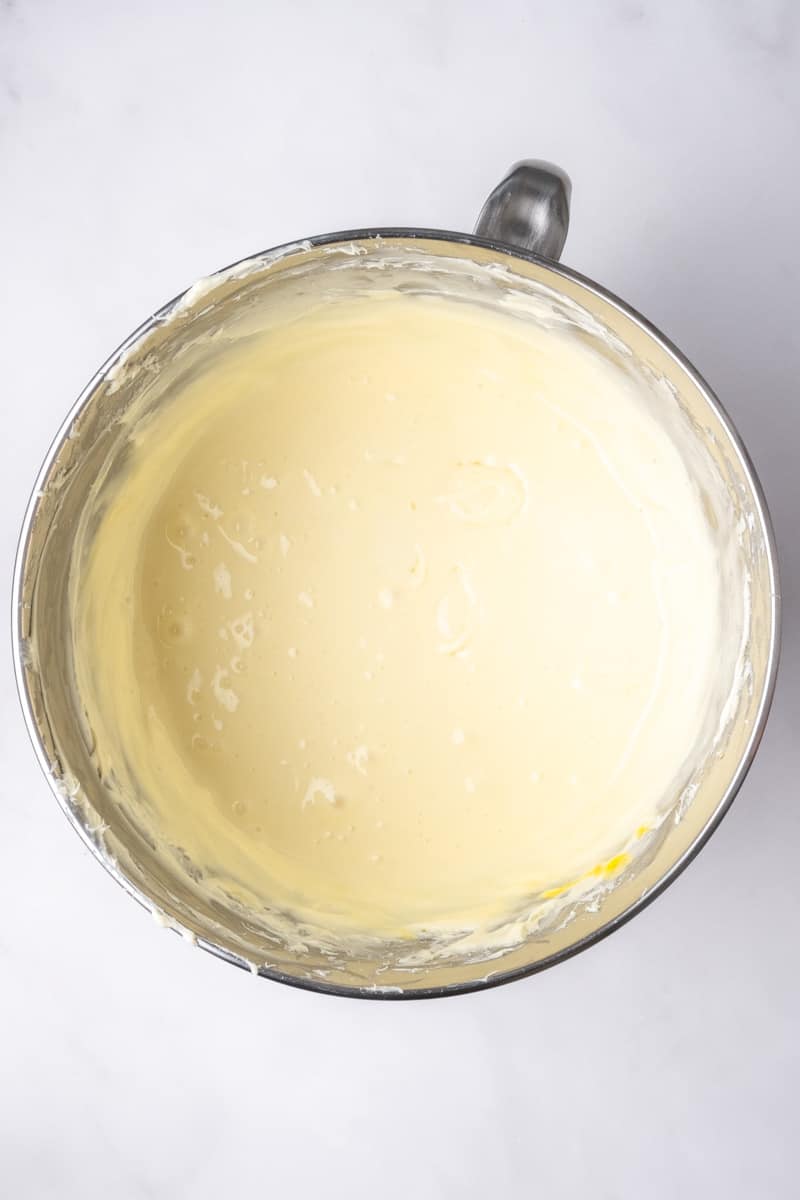 Image showing step 4 of how to make a guava cheesecake.