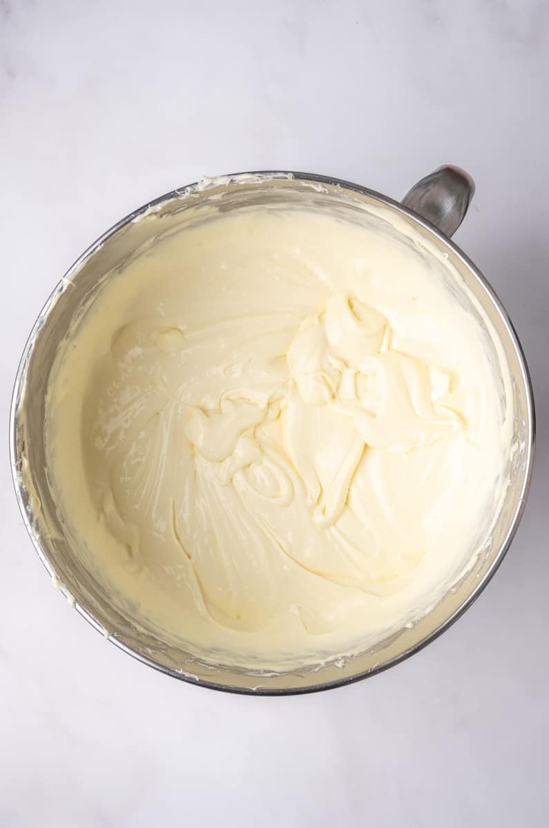 Image showing step 5 of how to make a guava cheesecake.