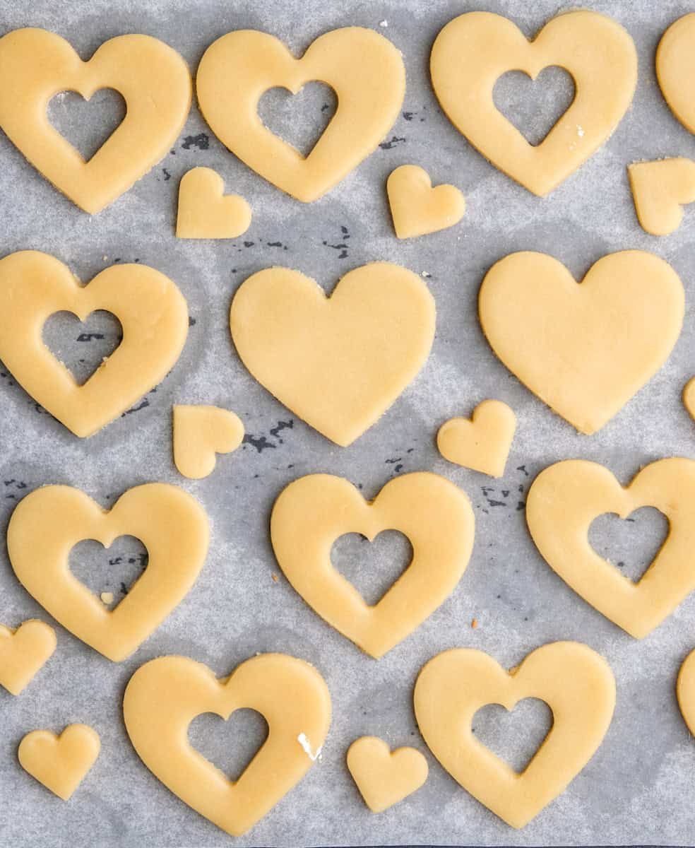 Image shows step 5 of how to make heart cookies with jam.