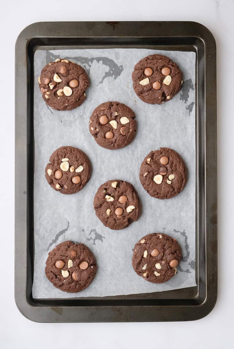 Image shows step 5 of how to make hazelnut chocolate cookies.