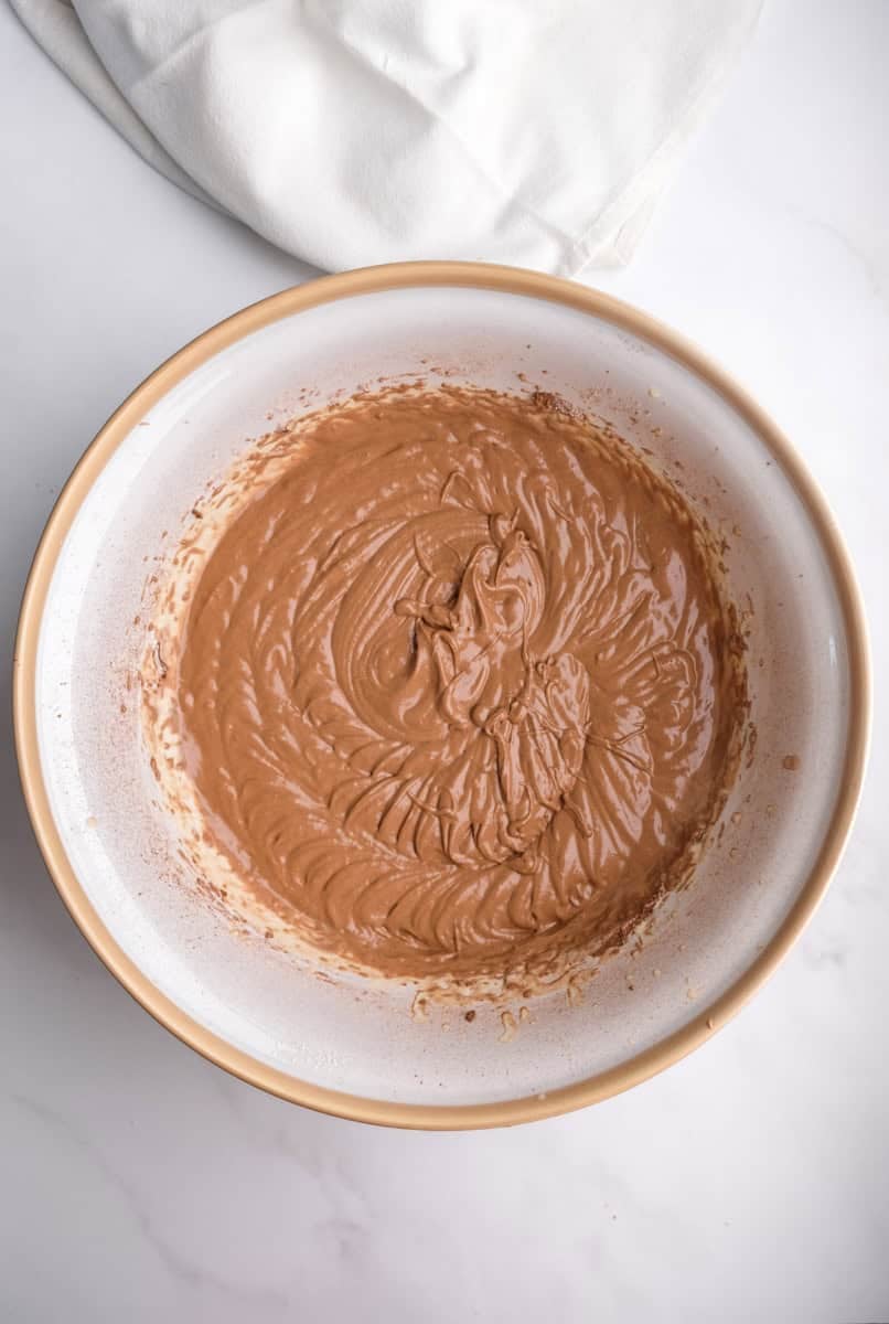 Image showing step 4 of how to make the chocolate cake.